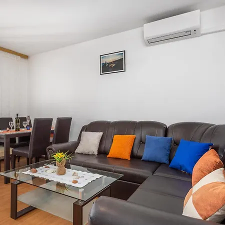 Gorgeous In With Kitchen Apartment Pinezici (Krk)