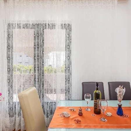 Beautiful In Apartament Pinezići
