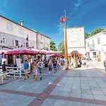 Beautiful In * Pinezići